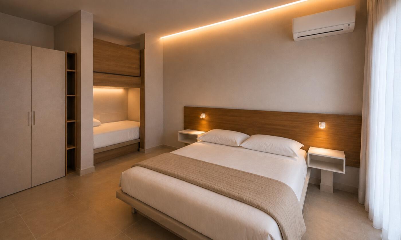 Camera XL: letto matrimoniale e letto singolo nella nicchia in rovere